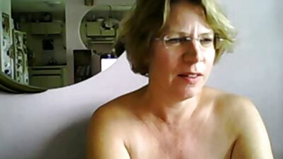 Өсвөр насны охин авдаг том тахиа нь түүний хатуу илжиг