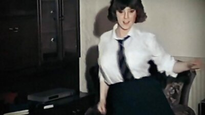 Халуун Brunette Дэгдээхэйгээ унаж тахиа дээр гэрийн порно кино